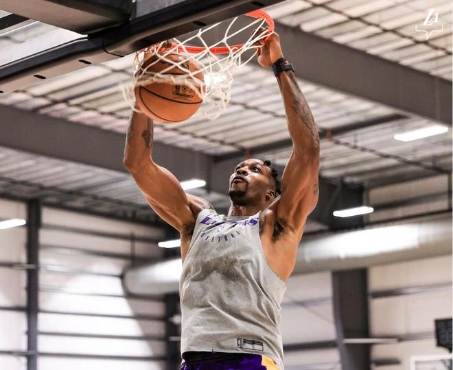 kaiyuan APP下载 皇家马德里篮板制胜备战意甲赛前斯图加特官宣签约，现场解说直呼：丹佛掘金主帅复盘备战英超